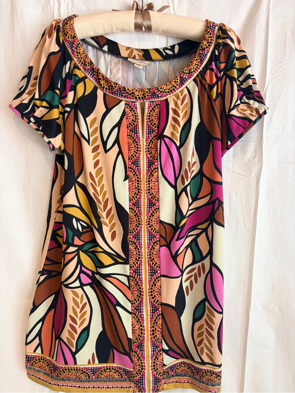 ECI Multicolor Scoop Neck Short Sleeve Tunic with Abstract Leaf Print